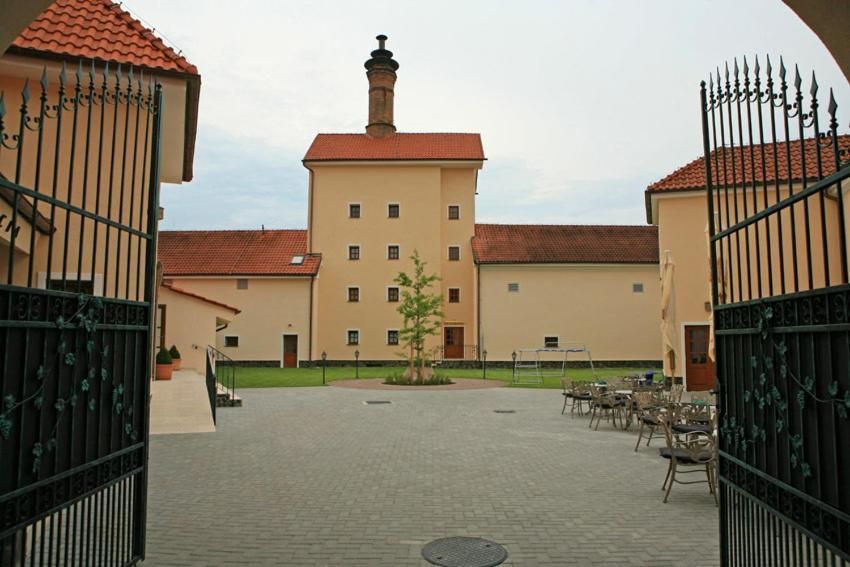 Chateau Krakovany Εξωτερικό φωτογραφία